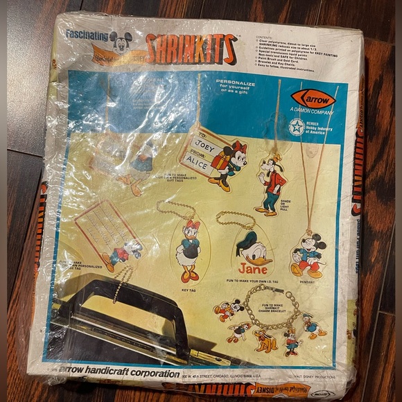 Vintage 1976 Wonderful World of Disney Shrinkits Keychain Kit - Picture 2 of 5